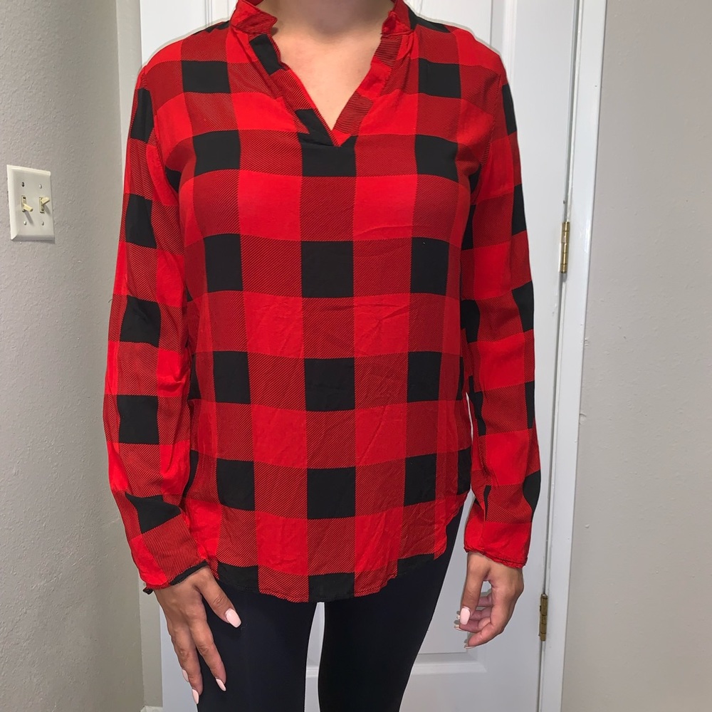 🥰RED❤️ and black plaid shirt.